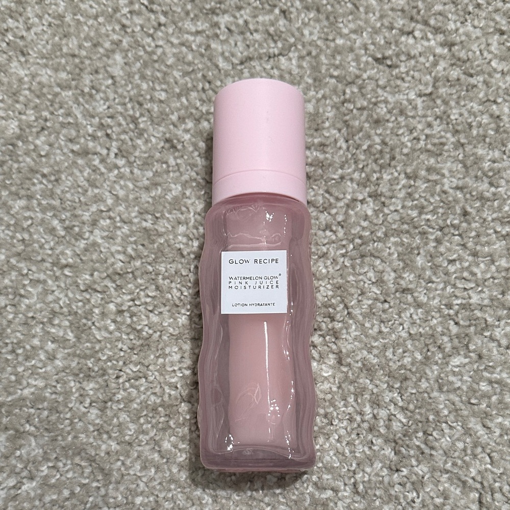 Glow Recipe
Watermelon Pink Juice Oil-Free Refillable Moisturizer - Picture 3 of 10